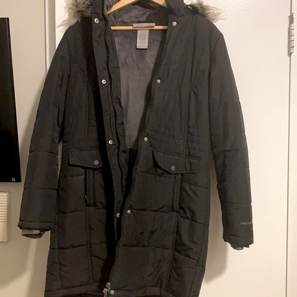 Free Country Black And insulated Down jacket.